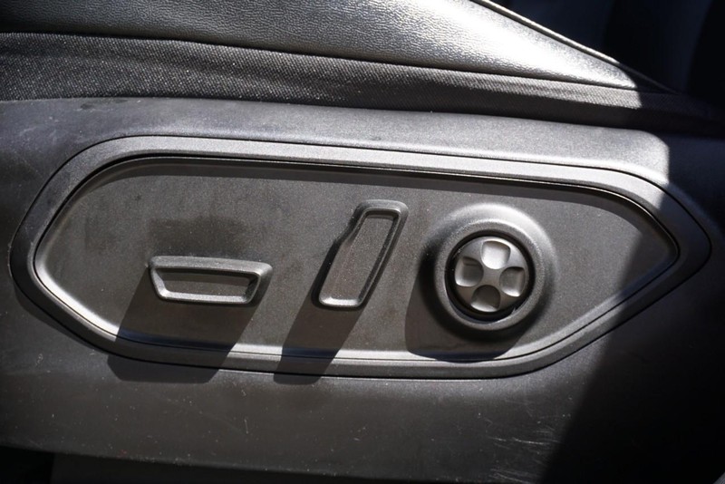 Jeep Grand Cherokee Vehicle Full-screen Gallery Image 22