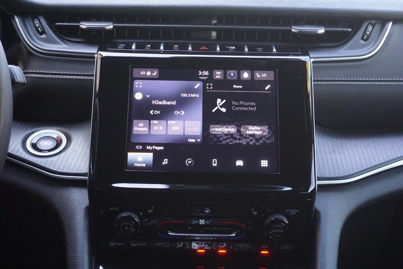 Jeep Grand Cherokee Vehicle Full-screen Gallery Image 32