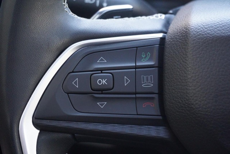 Jeep Grand Cherokee Vehicle Full-screen Gallery Image 35