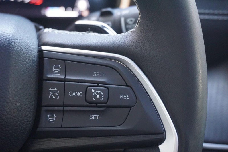 Jeep Grand Cherokee Vehicle Full-screen Gallery Image 36