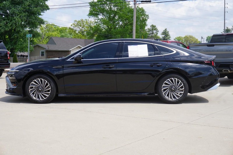 Hyundai Sonata Hybrid Vehicle Full-screen Gallery Image 06