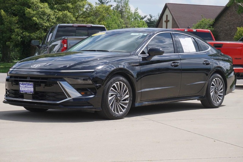 Hyundai Sonata Hybrid Vehicle Full-screen Gallery Image 07