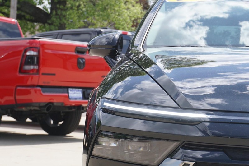 Hyundai Sonata Hybrid Vehicle Full-screen Gallery Image 09