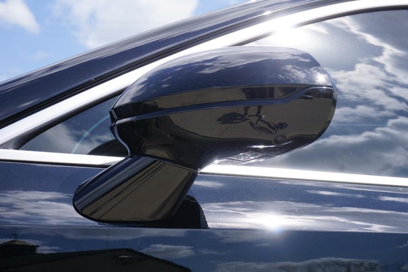 Hyundai Sonata Hybrid Vehicle Full-screen Gallery Image 12