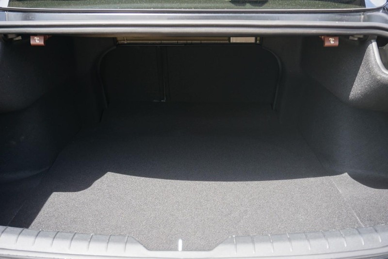 Hyundai Sonata Hybrid Vehicle Full-screen Gallery Image 20