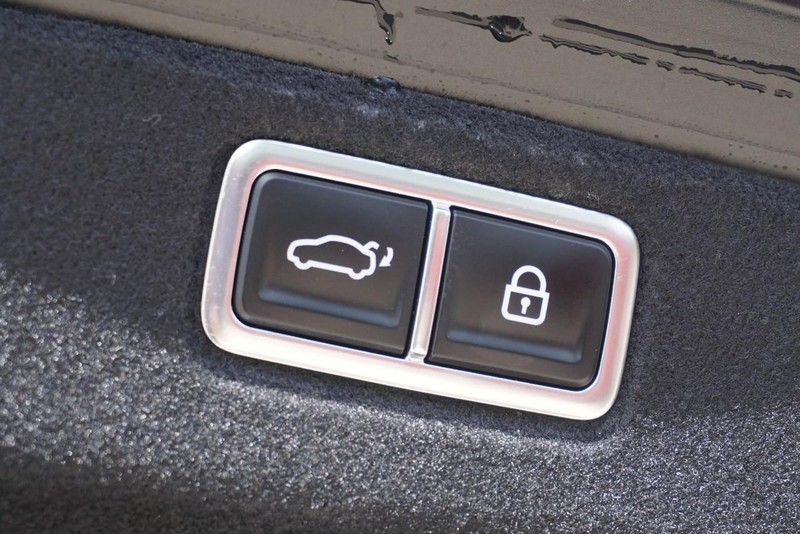 Hyundai Sonata Hybrid Vehicle Full-screen Gallery Image 21