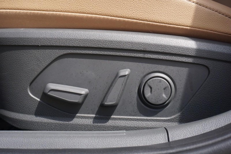 Hyundai Sonata Hybrid Vehicle Full-screen Gallery Image 23