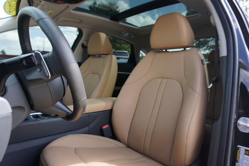 Hyundai Sonata Hybrid Vehicle Full-screen Gallery Image 24