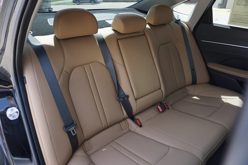 Hyundai Sonata Hybrid Vehicle Full-screen Gallery Image 28