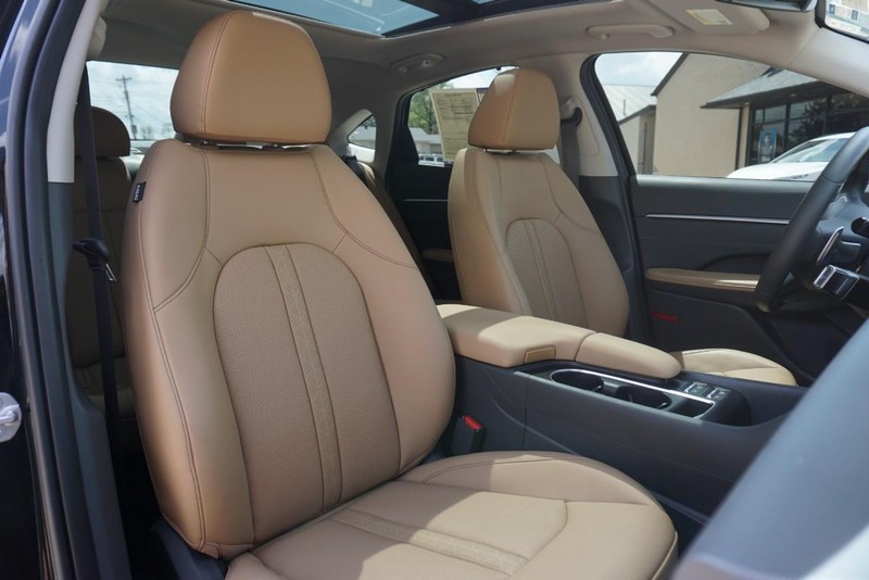 Hyundai Sonata Hybrid Vehicle Full-screen Gallery Image 31