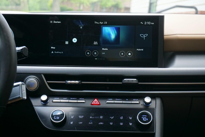 Hyundai Sonata Hybrid Vehicle Full-screen Gallery Image 34