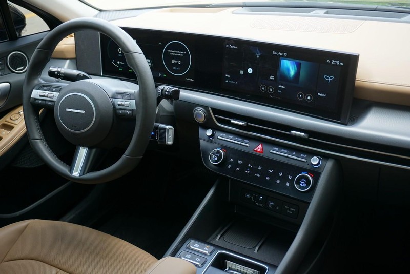 Hyundai Sonata Hybrid Vehicle Full-screen Gallery Image 35