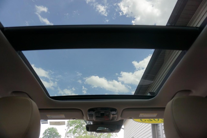 Hyundai Sonata Hybrid Vehicle Full-screen Gallery Image 36