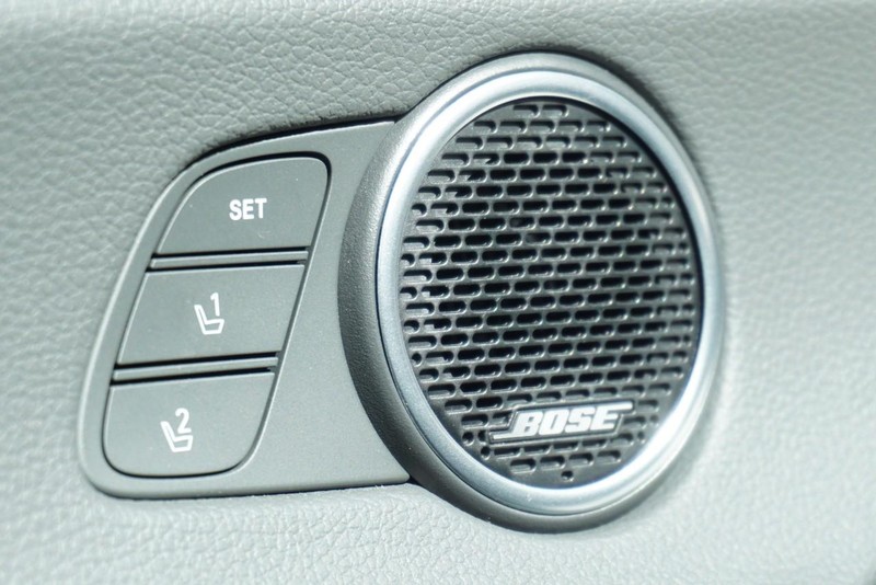 Hyundai Sonata Hybrid Vehicle Full-screen Gallery Image 40