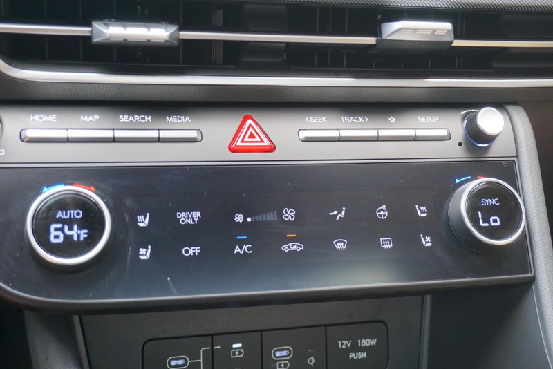 Hyundai Sonata Hybrid Vehicle Full-screen Gallery Image 44