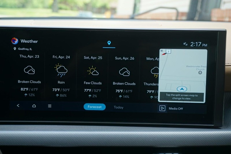 Hyundai Sonata Hybrid Vehicle Full-screen Gallery Image 53