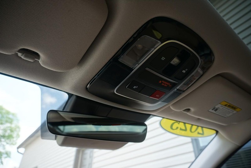 Hyundai Sonata Hybrid Vehicle Full-screen Gallery Image 57