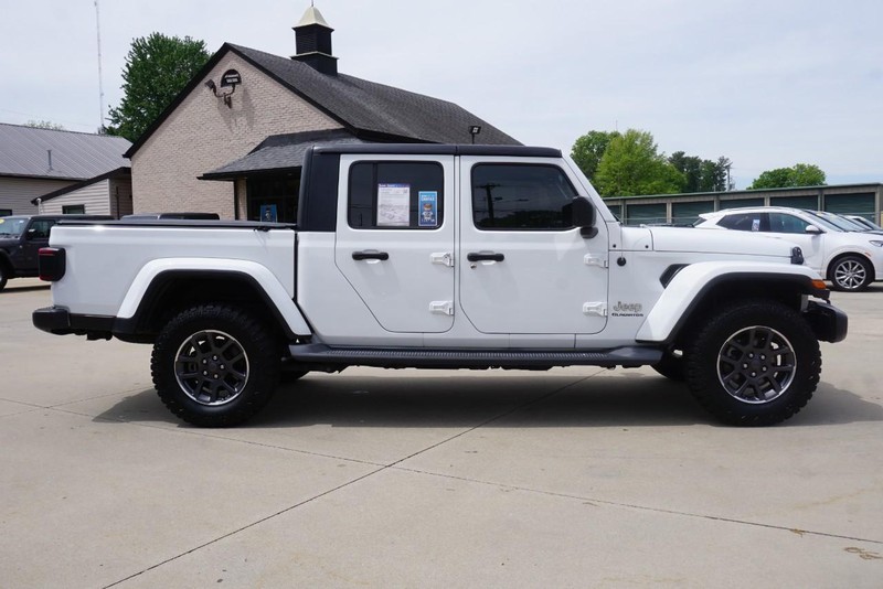 Jeep Gladiator Vehicle Full-screen Gallery Image 02