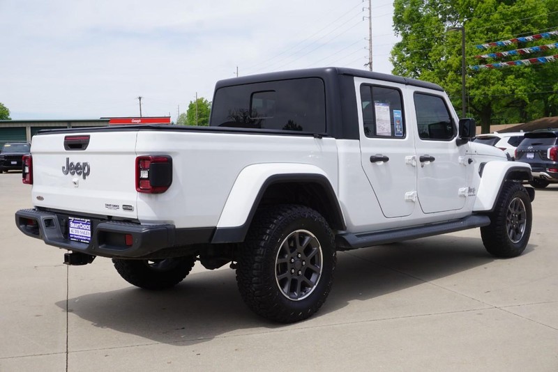 Jeep Gladiator Vehicle Full-screen Gallery Image 03