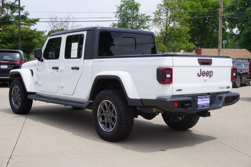 Jeep Gladiator Vehicle Full-screen Gallery Image 05