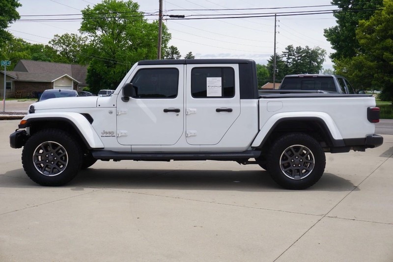 Jeep Gladiator Vehicle Full-screen Gallery Image 06