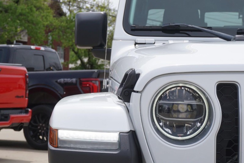 Jeep Gladiator Vehicle Full-screen Gallery Image 09