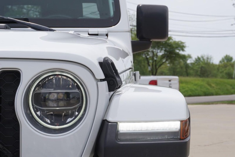 Jeep Gladiator Vehicle Full-screen Gallery Image 10