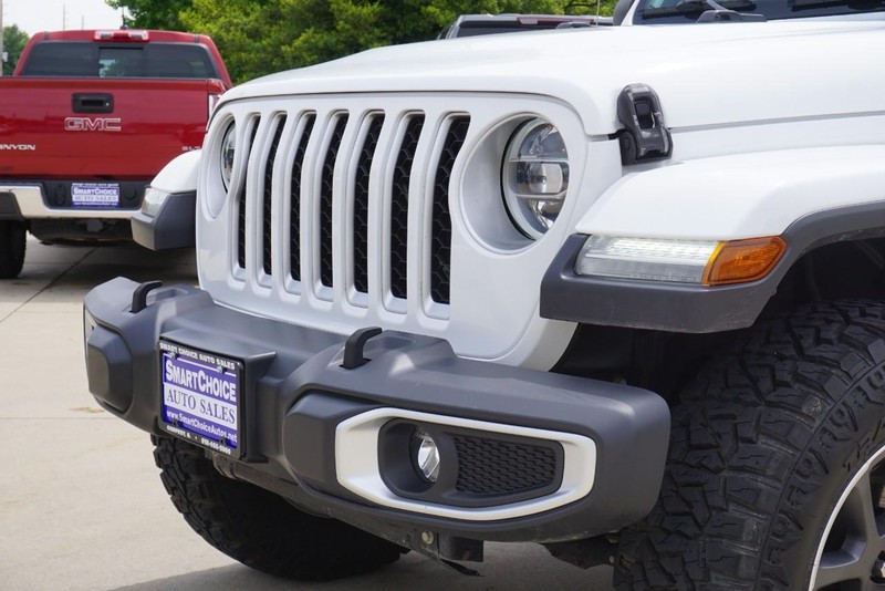 Jeep Gladiator Vehicle Full-screen Gallery Image 11