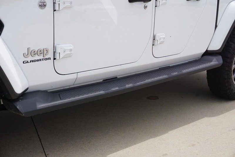 Jeep Gladiator Vehicle Full-screen Gallery Image 15