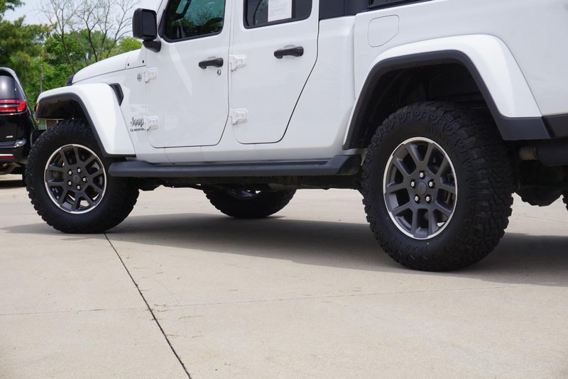 Jeep Gladiator Vehicle Full-screen Gallery Image 16