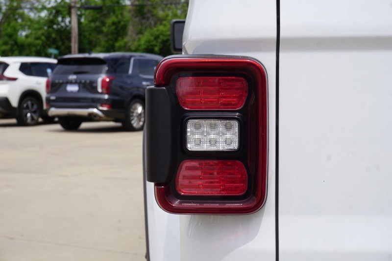 Jeep Gladiator Vehicle Full-screen Gallery Image 21