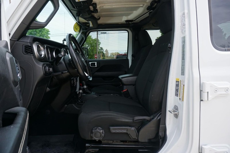 Jeep Gladiator Vehicle Full-screen Gallery Image 27