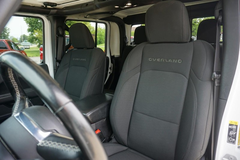 Jeep Gladiator Vehicle Full-screen Gallery Image 28