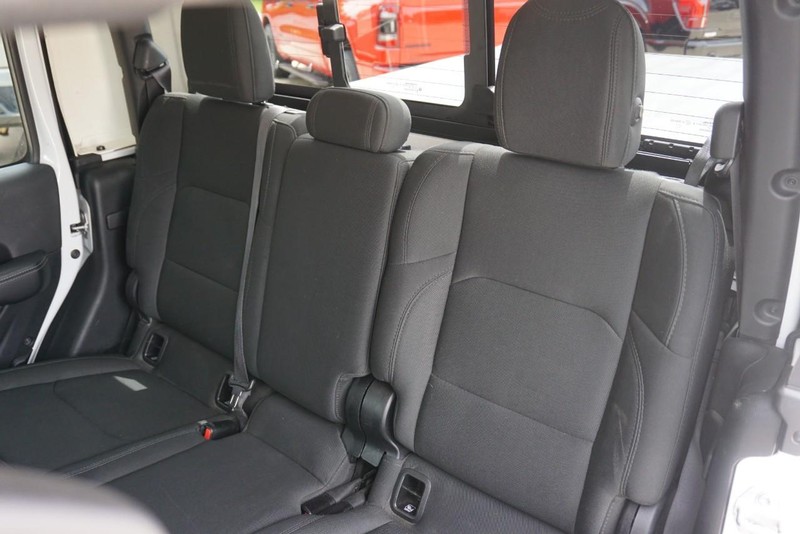 Jeep Gladiator Vehicle Full-screen Gallery Image 31