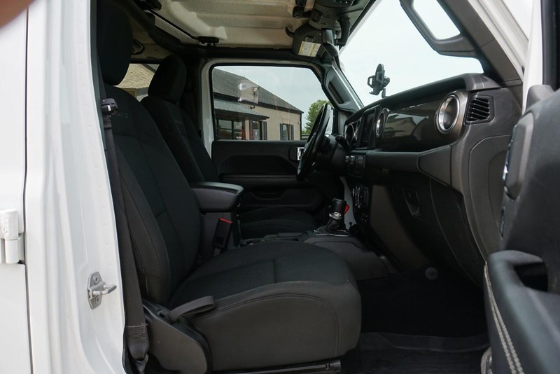 Jeep Gladiator Vehicle Full-screen Gallery Image 34