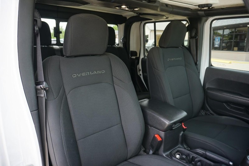 Jeep Gladiator Vehicle Full-screen Gallery Image 35