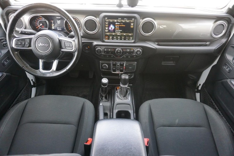 Jeep Gladiator Vehicle Full-screen Gallery Image 37