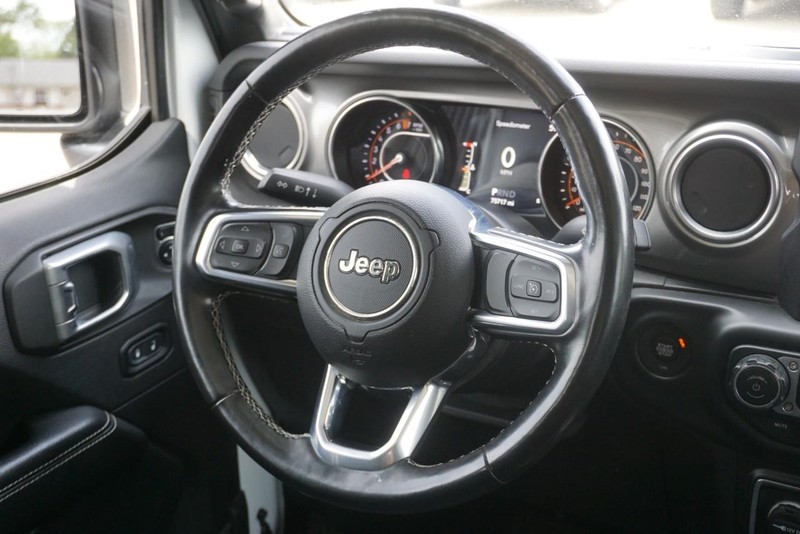 Jeep Gladiator Vehicle Full-screen Gallery Image 38