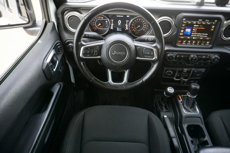 Jeep Gladiator Vehicle Full-screen Gallery Image 41