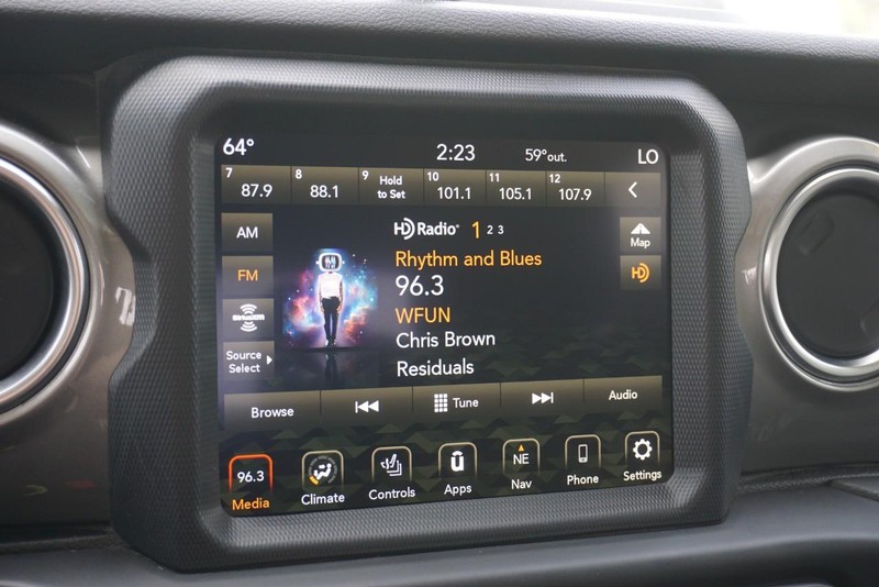 Jeep Gladiator Vehicle Full-screen Gallery Image 46