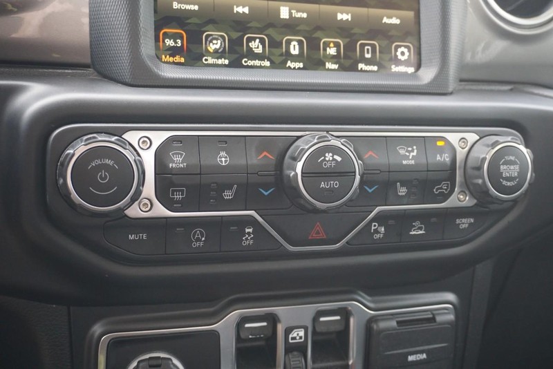 Jeep Gladiator Vehicle Full-screen Gallery Image 47