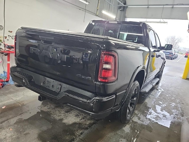 Ram 1500 Vehicle Full-screen Gallery Image 02