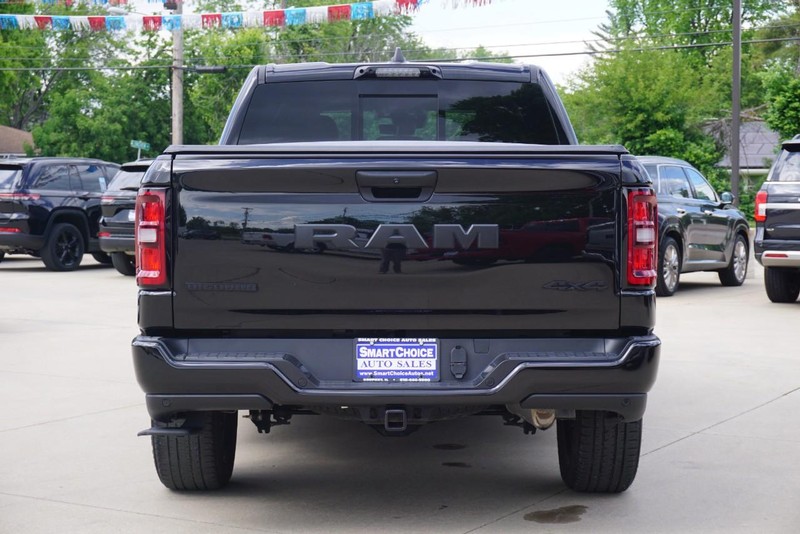 Ram 1500 Vehicle Full-screen Gallery Image 04