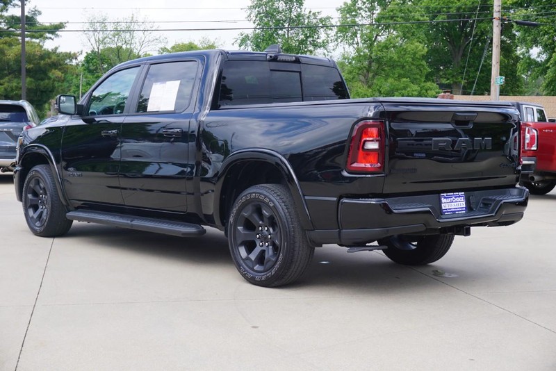 Ram 1500 Vehicle Full-screen Gallery Image 05