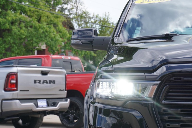 Ram 1500 Vehicle Full-screen Gallery Image 09