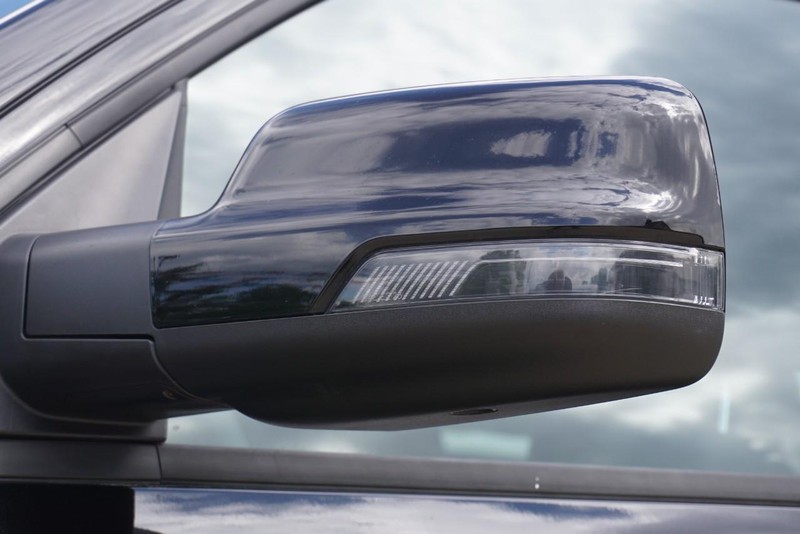 Ram 1500 Vehicle Full-screen Gallery Image 13