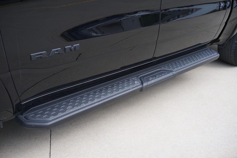 Ram 1500 Vehicle Full-screen Gallery Image 14