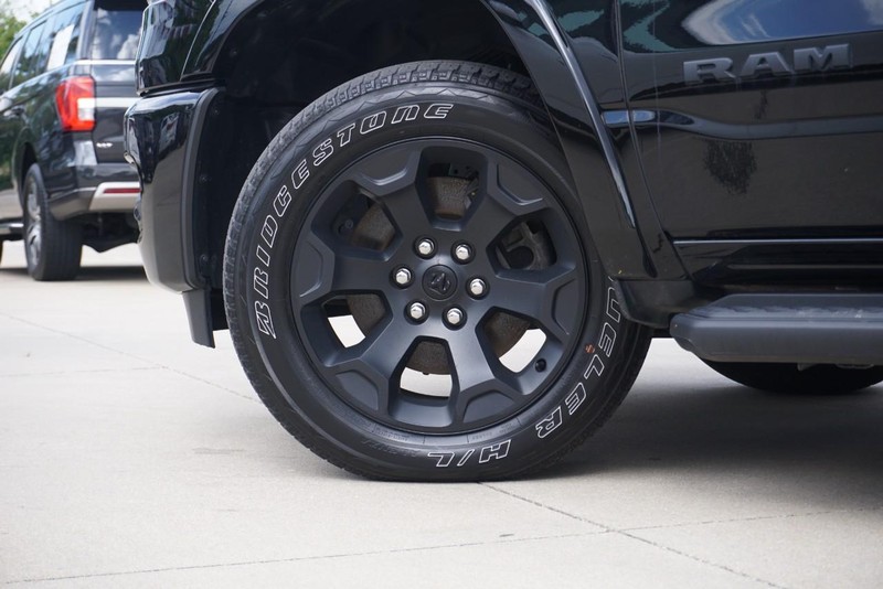 Ram 1500 Vehicle Full-screen Gallery Image 16
