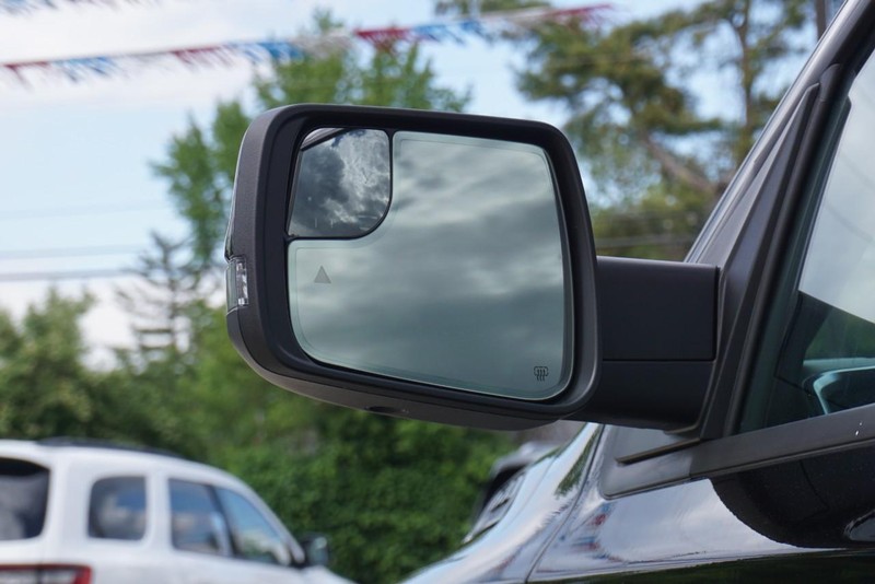 Ram 1500 Vehicle Full-screen Gallery Image 18