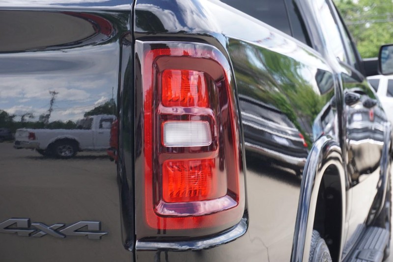 Ram 1500 Vehicle Full-screen Gallery Image 21